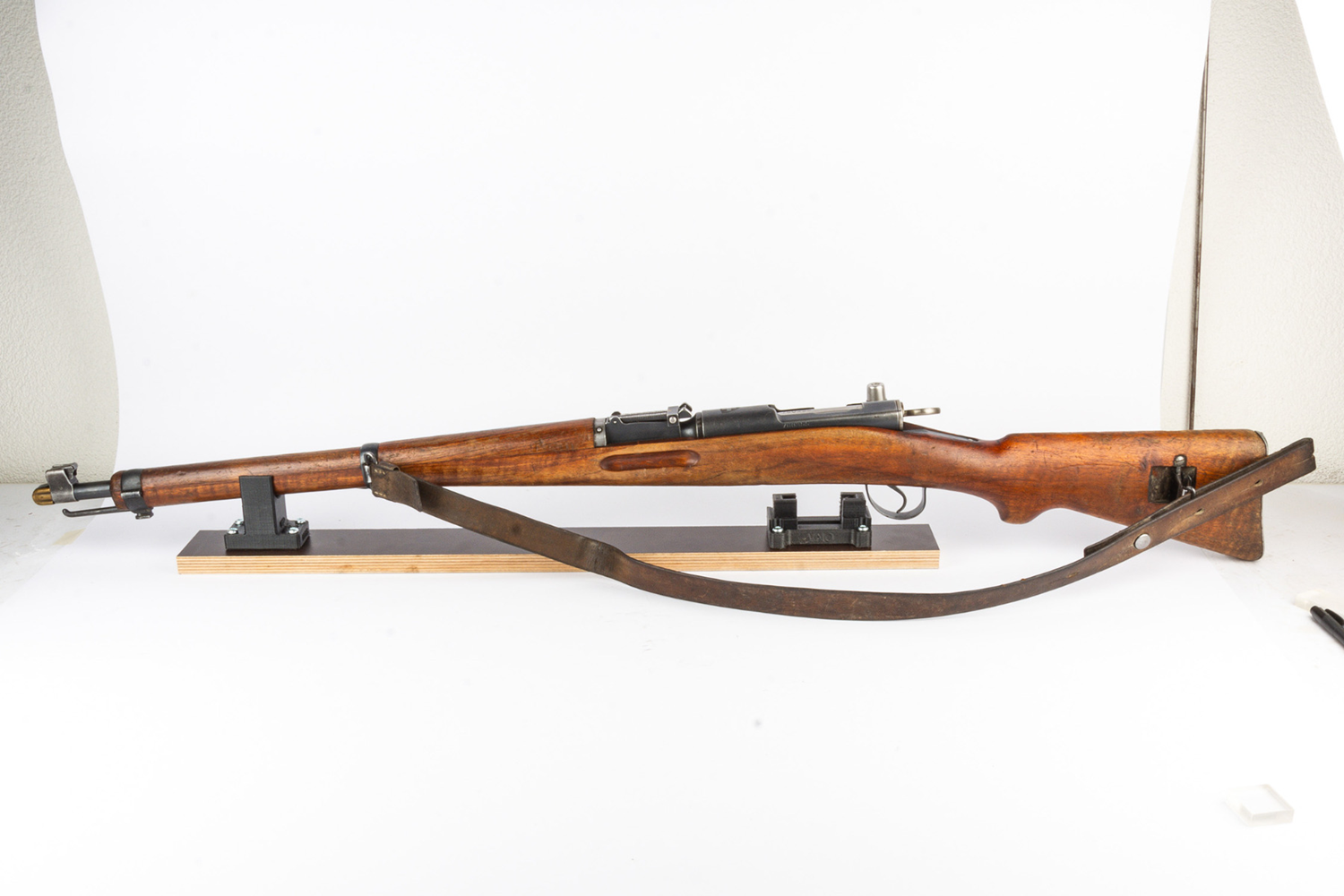 Putzböckli Karabiner & Langgewehr auf Brett