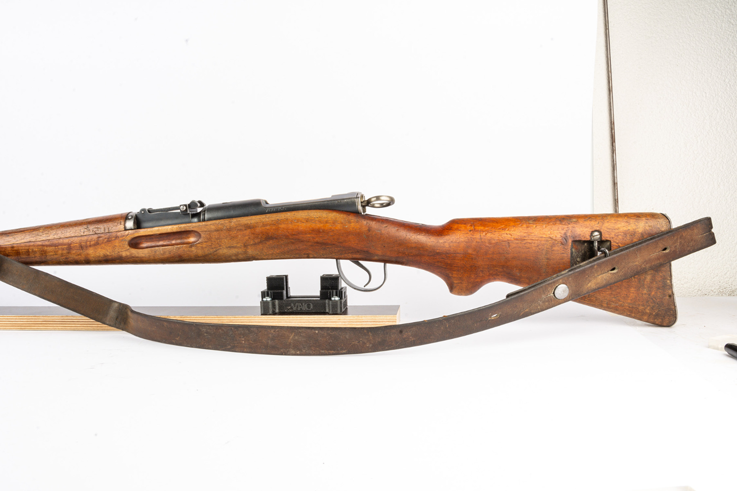 Putzböckli Karabiner & Langgewehr auf Brett