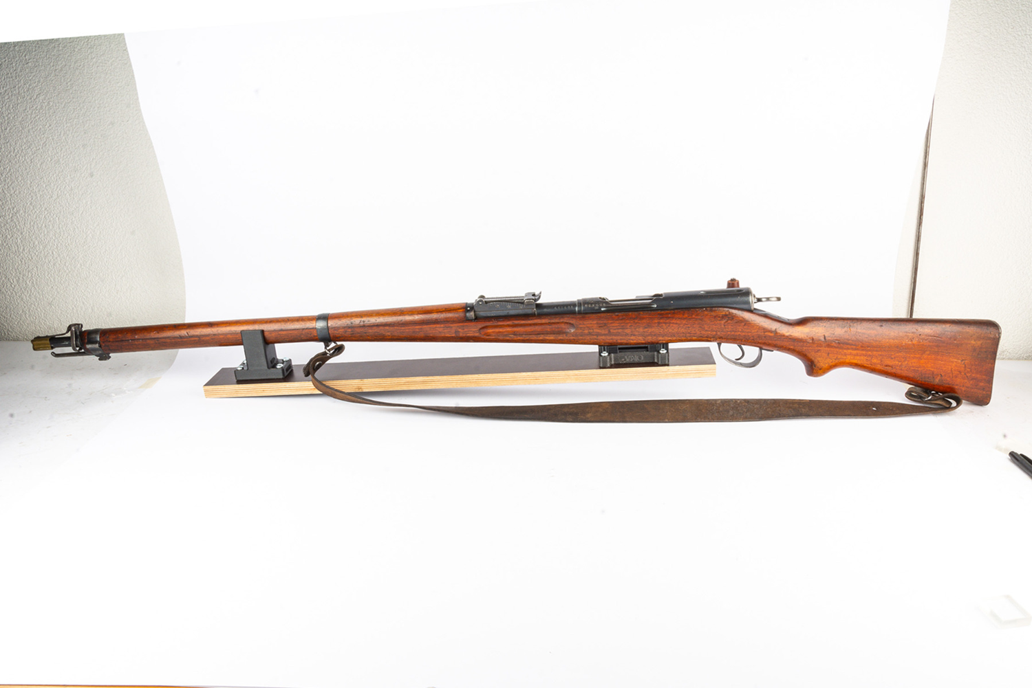 Putzböckli Karabiner & Langgewehr auf Brett
